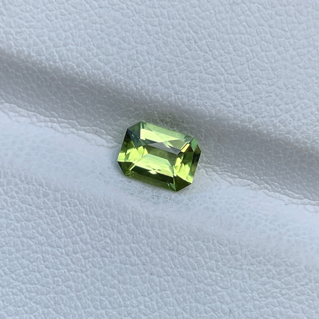 0.83ct Emerald Cut Peridot Gem – Ideal for Ring, Pendant or Fine Jewelry