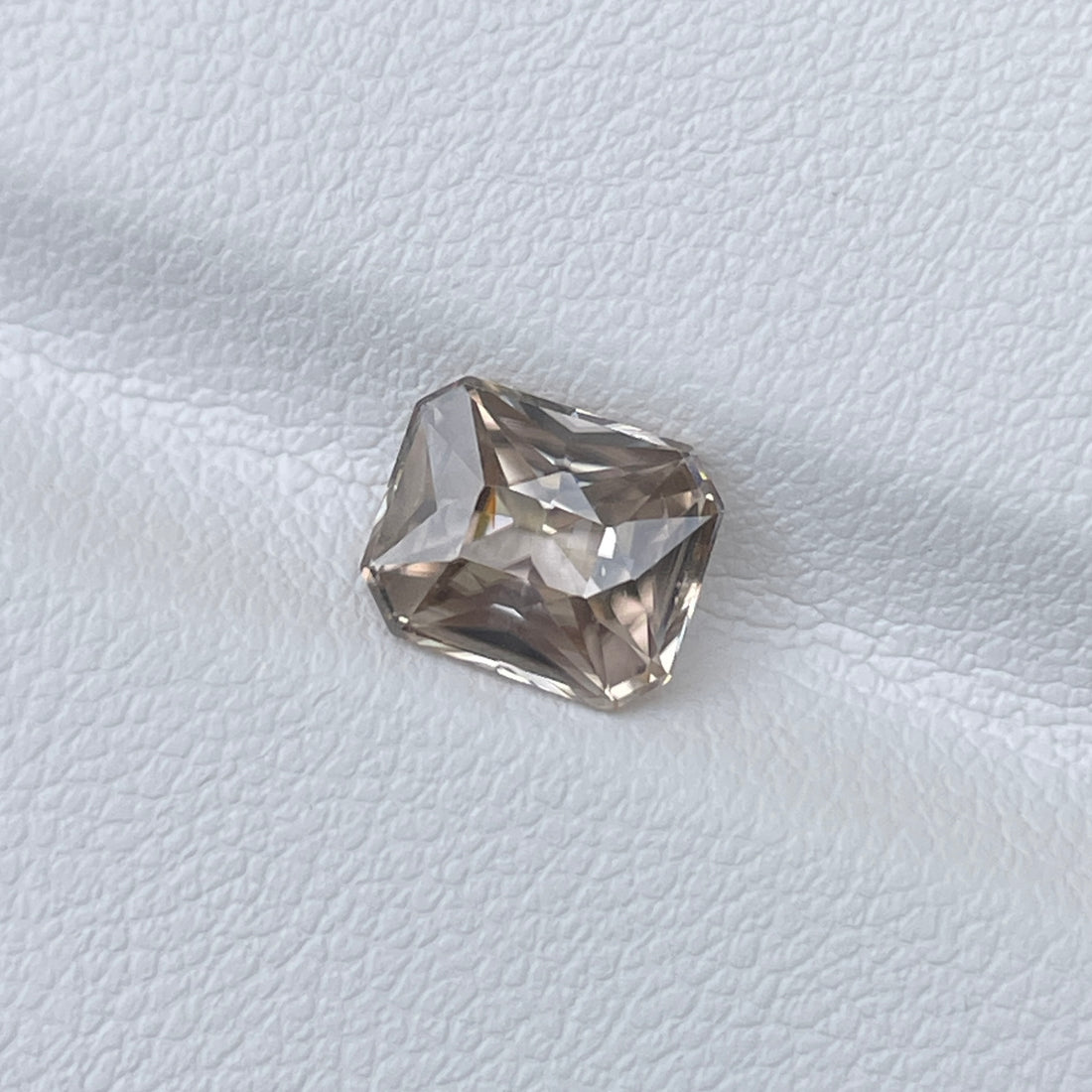 Natural Peach Zircon 2.79Ct Radiant Cut Gemstone for Fine Custom Jewelry